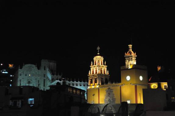 A bela iluminação noturna de Guanajuato, no México